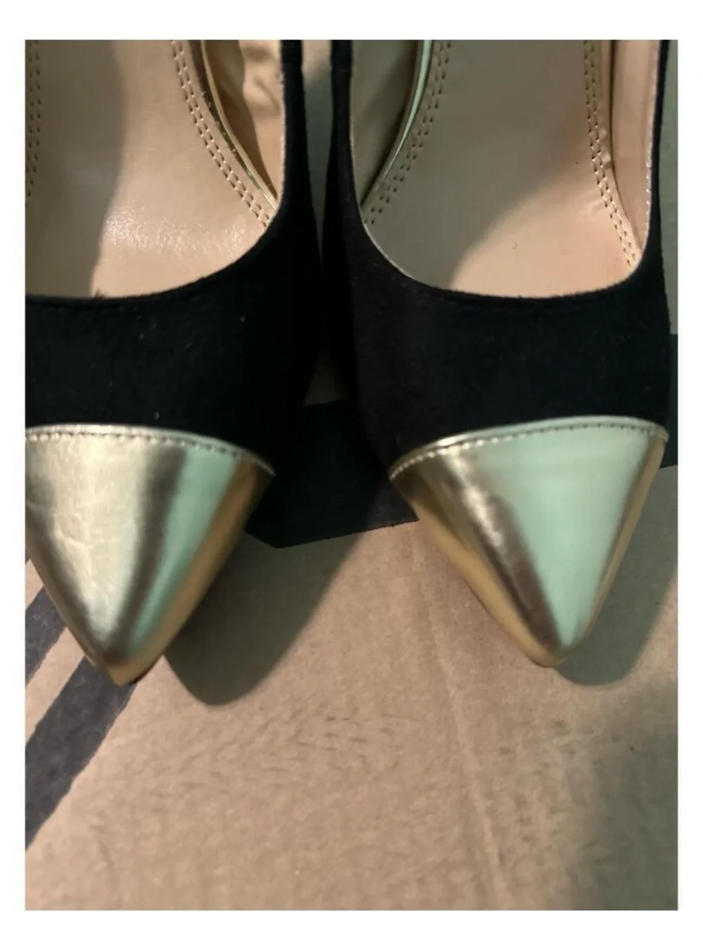 FIONI Clothing Black Pumps with Gold Metallic Pointed Toe